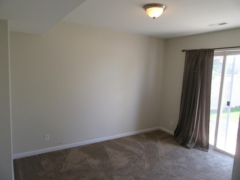 Building Photo - 1314 W Tualatin Dr