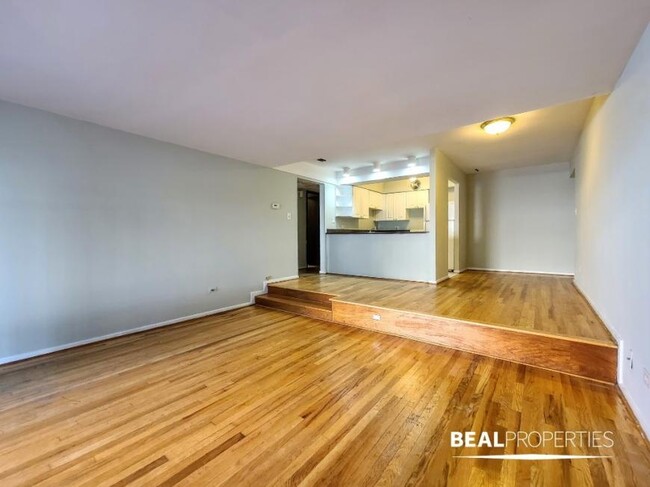 Building Photo - 2 bedroom in CHICAGO IL 60610