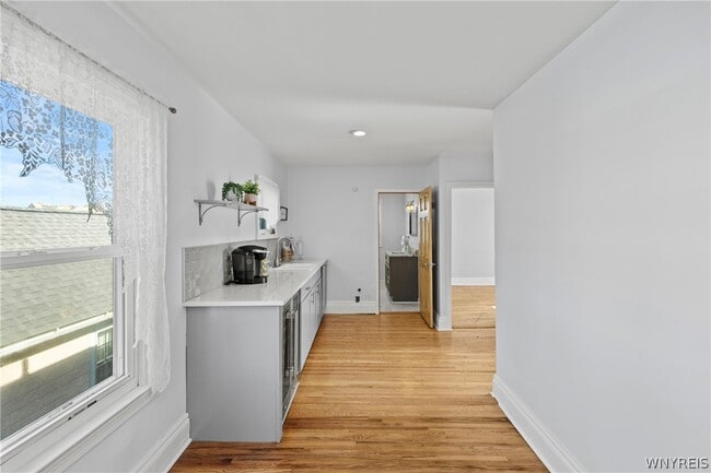 Building Photo - 11 Baynes St