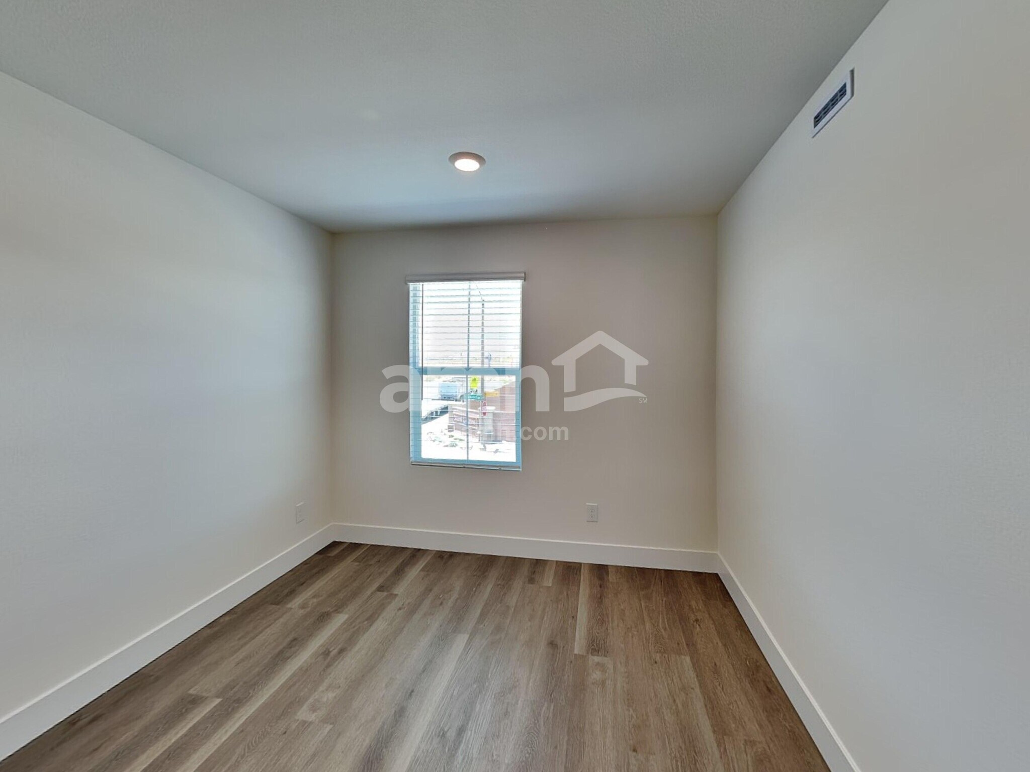 Building Photo - 5879 Vaes Dothrak St