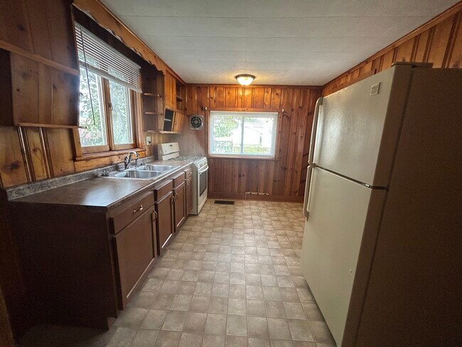 Kitchen - 2226 Lincoln St