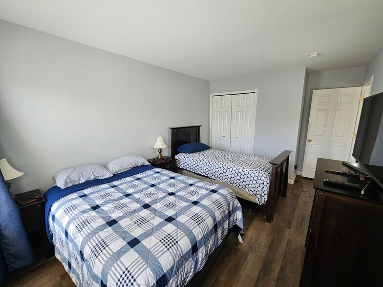 Building Photo - 1201 Cambria Terrace NE