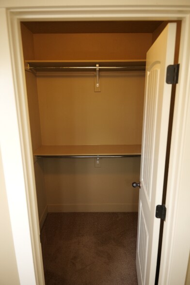 Building Photo - 713 Mystic Creek Way