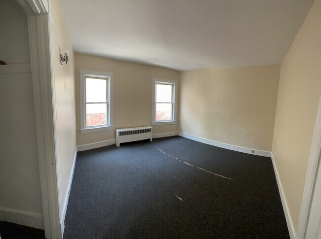 Building Photo - 9 Hickok Pl