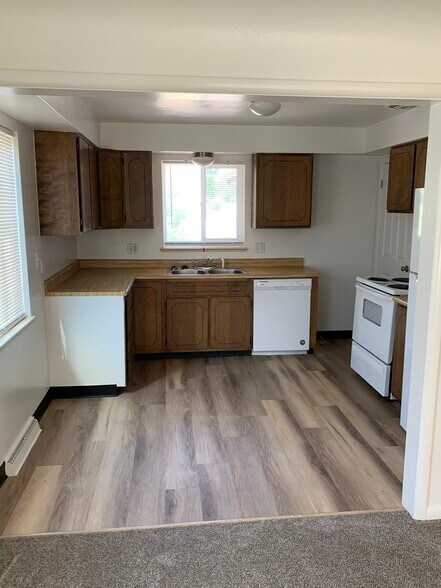 Kitchen - 2439 9th Ave