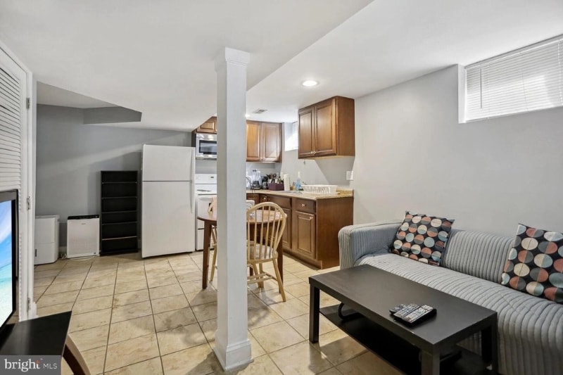 Building Photo - 844 Sligo Ave