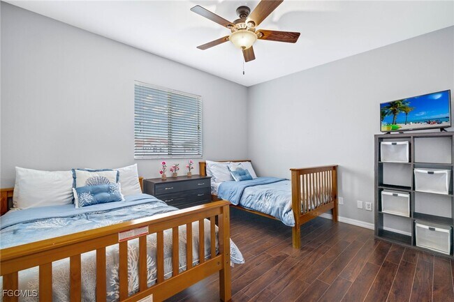 Building Photo - 1049 NW 38th Pl