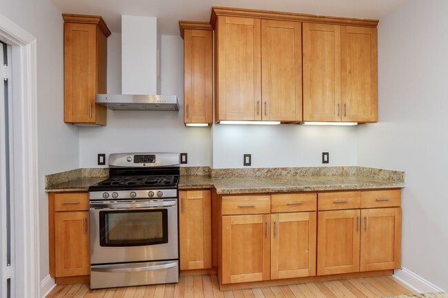 Building Photo - 3 Bed / 2 Bath Cayuga Terrace single family home with garage parking and private backyard. YouTub...