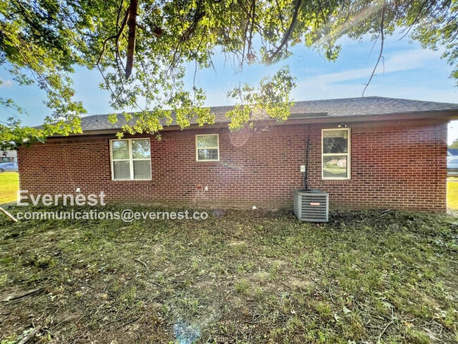 Building Photo - 4581 Fontaine Pl
