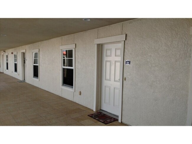 Building Photo - Move In Incentives - Palm Coast Resort Con...
