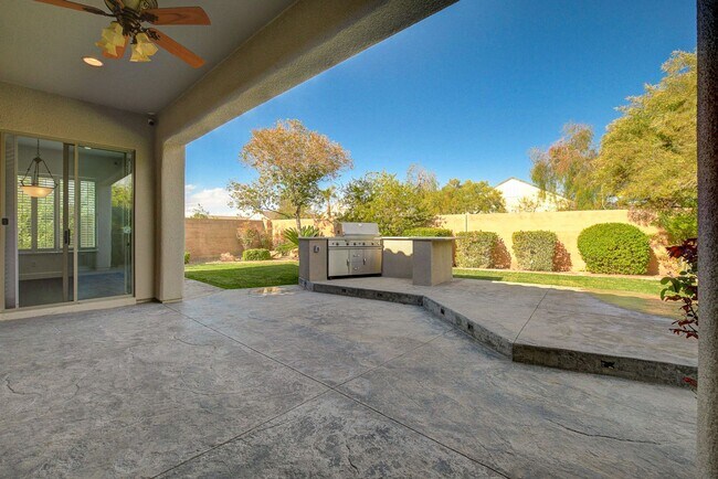 Building Photo - Anthem country Club Golf Community Beauty