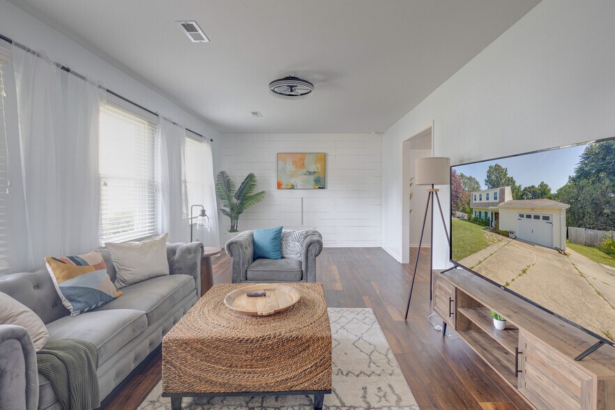 Building Photo - 302 Lampros Ct