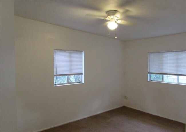 Building Photo - 550 Hartley Pl