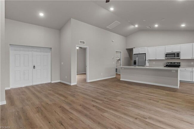 Building Photo - 3132 NE 13th Pl