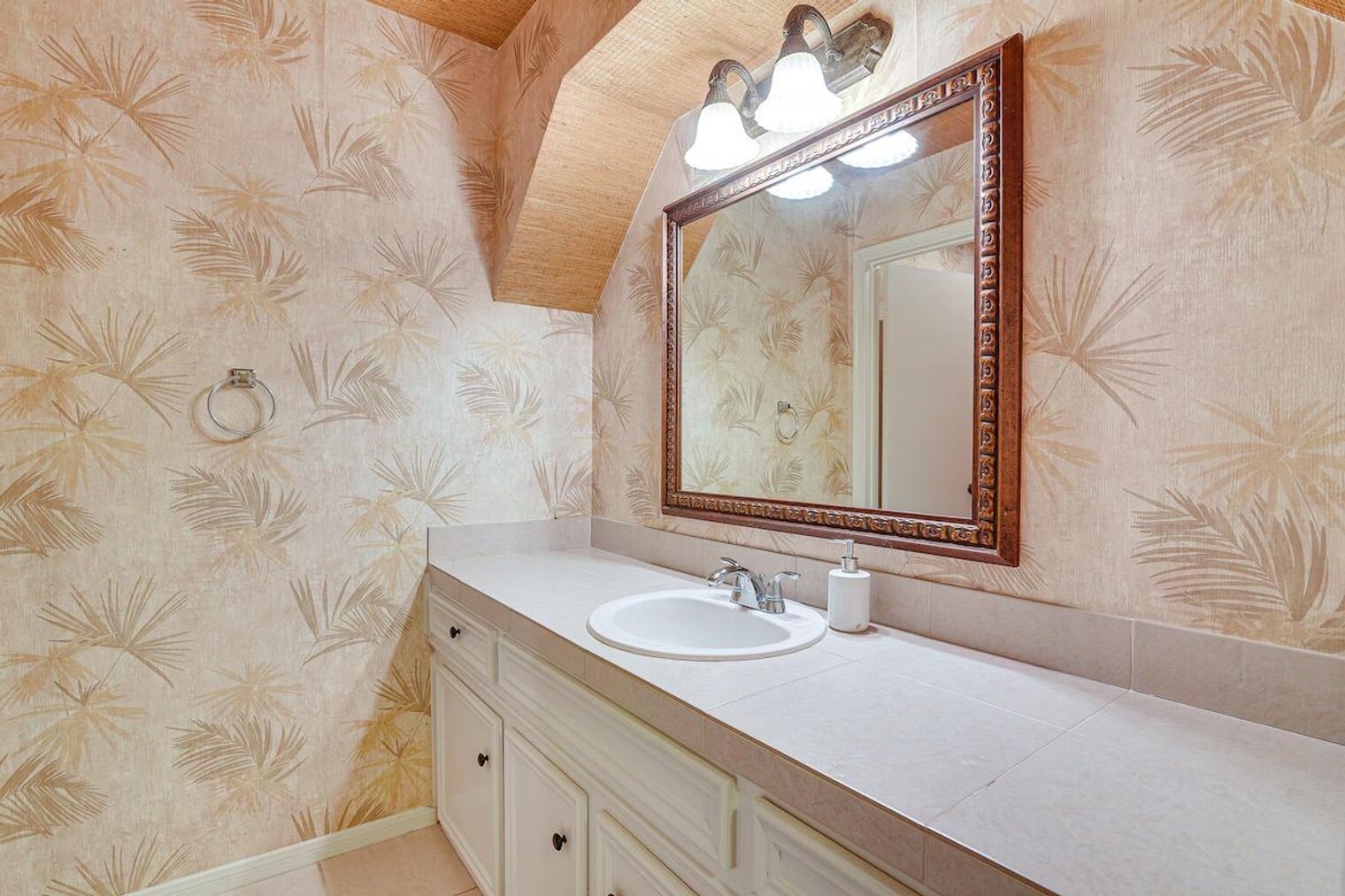 Building Photo - 18654 Martinique Dr