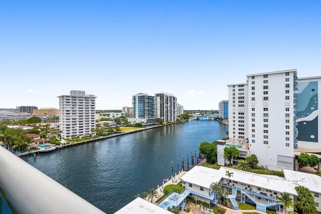 Building Photo - 715 Bayshore Dr