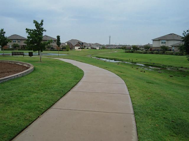 Building Photo - 5800 Valley Haven Way