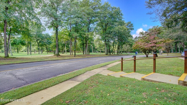 Building Photo - 138 Amberly Dr