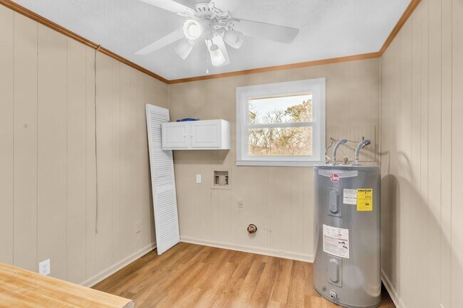 Building Photo - 341 Hickory Dr