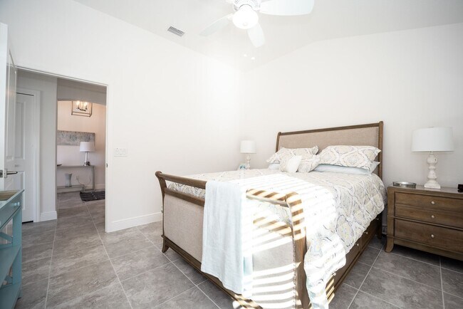 Building Photo - Seasonal 3BR/2BA  with 2-car Garage and PO...