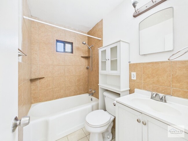 Building Photo - Cute Centrally Located Single Family Home Available Now!