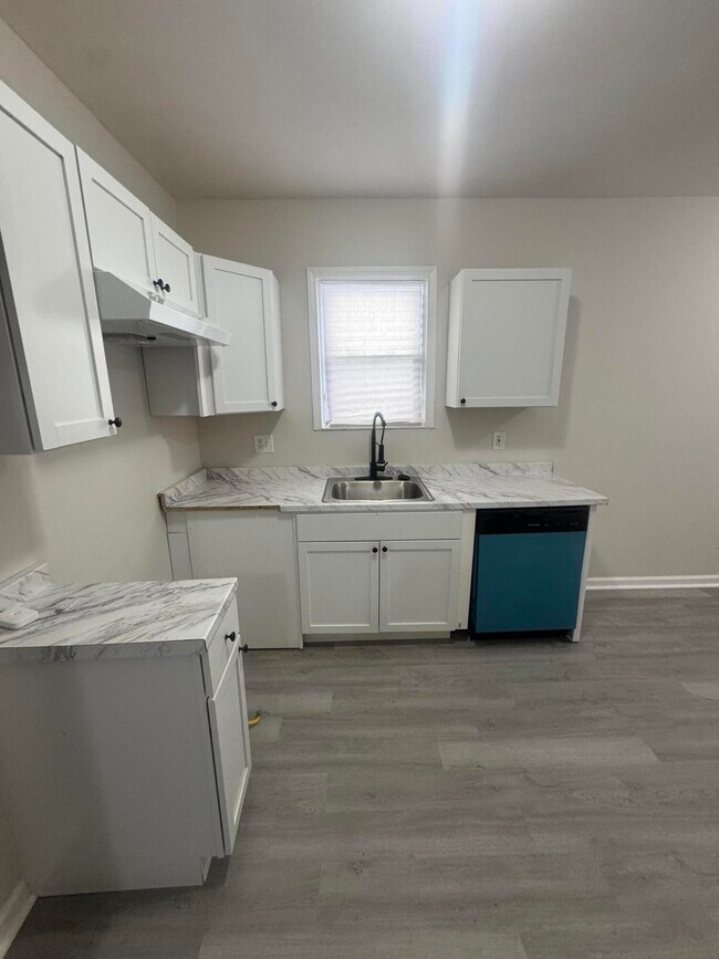 Building Photo - 15827 Tracey St