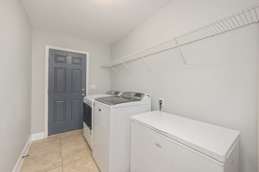 Building Photo - 147 Strike Eagle Dr