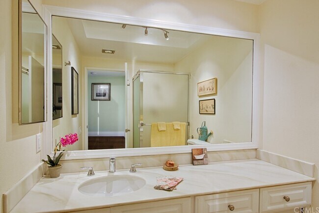 Building Photo - 5500 Paseo Del Lago W