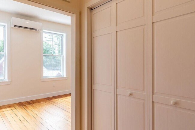 Building Photo - 21 Central St