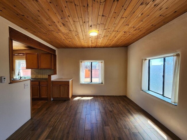 Building Photo - 212 Tesuque Dr