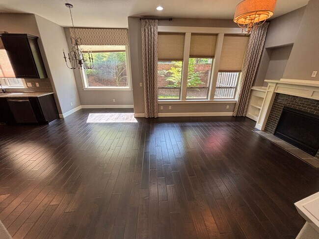Building Photo - Beautiful Home in the Copper Creek Subdivi...