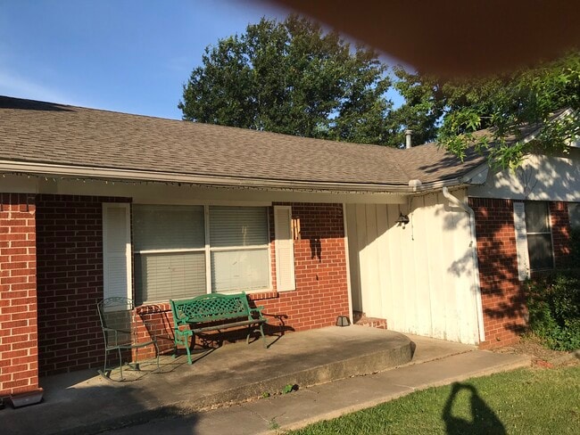 Building Photo - 1815 Nightingale Cir