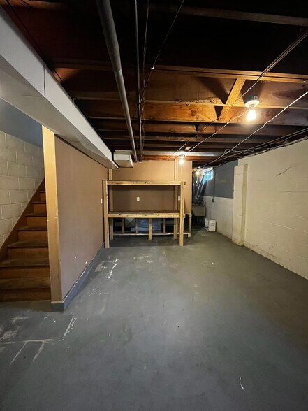 Building Photo - 6619 Hillside Ln