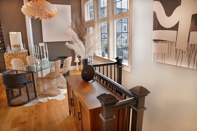 Building Photo - 11 S Mason St