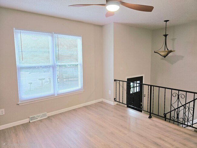 Building Photo - 5814-5816-5816 NW Walnut Ct