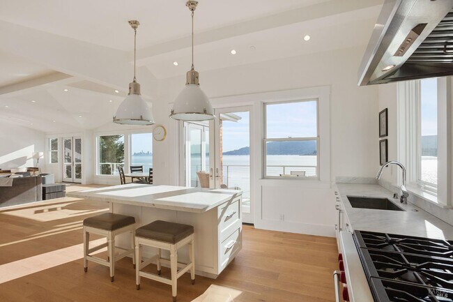 Building Photo - 386 Greenwood Beach Rd