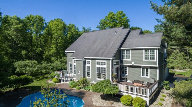 Building Photo - 4 Stable Ln