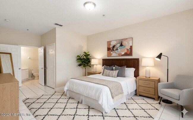 Building Photo - 10550 Baymeadows Rd