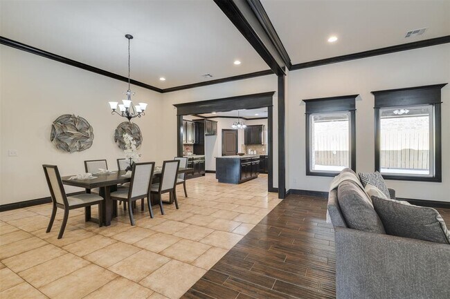 Building Photo - 2313 E Kellan Ct Terrace