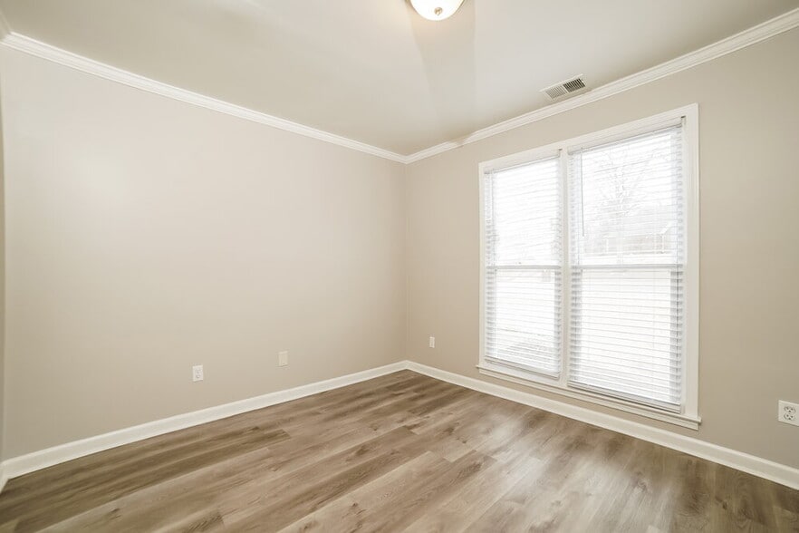 Building Photo - 255 S Sanga Rd