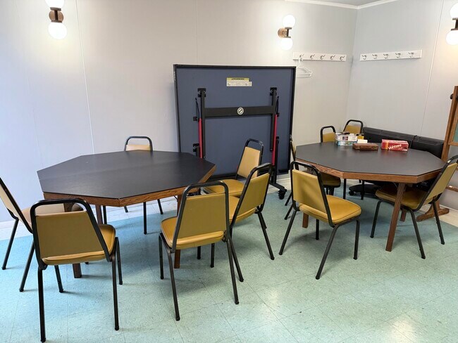 Building Photo - 1000 NE 14th Ave