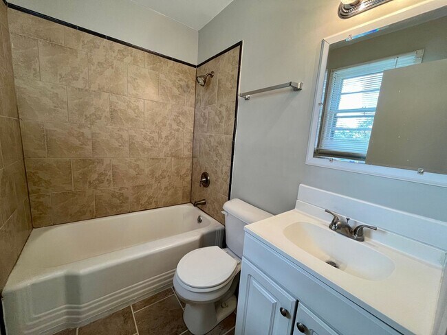 Building Photo - 3 Bedroom, 2 Bath Ranch located in Guilfor...