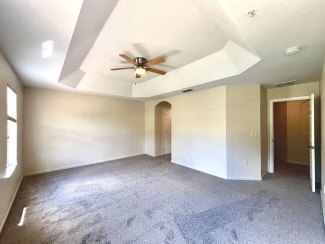 Building Photo - 3 Bedroom, 2.5 Bathroom 2-Story Townhouse in Gated Community - Kissimmee