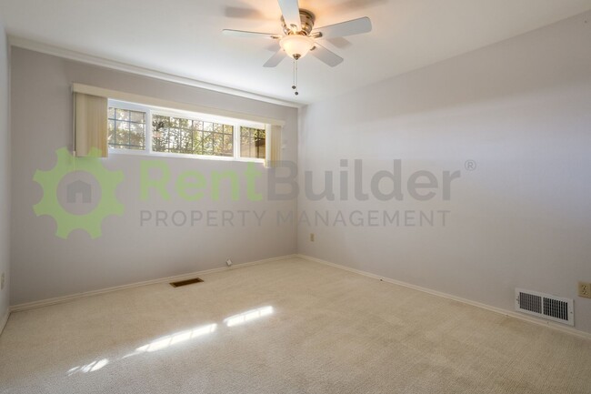 Building Photo - Call (505) 808-6467 to schedule a showing!