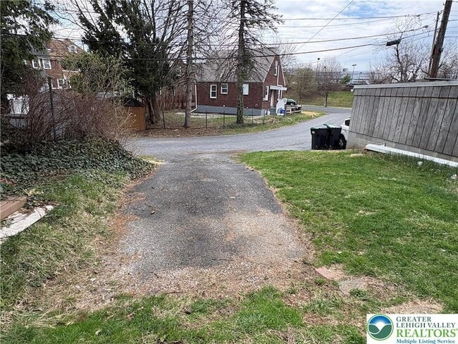 Building Photo - 754 E Washington Ave