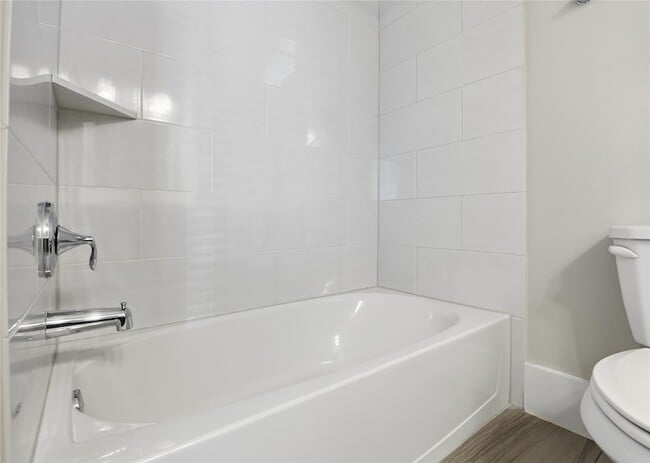 Building Photo - 819 Algona Ave