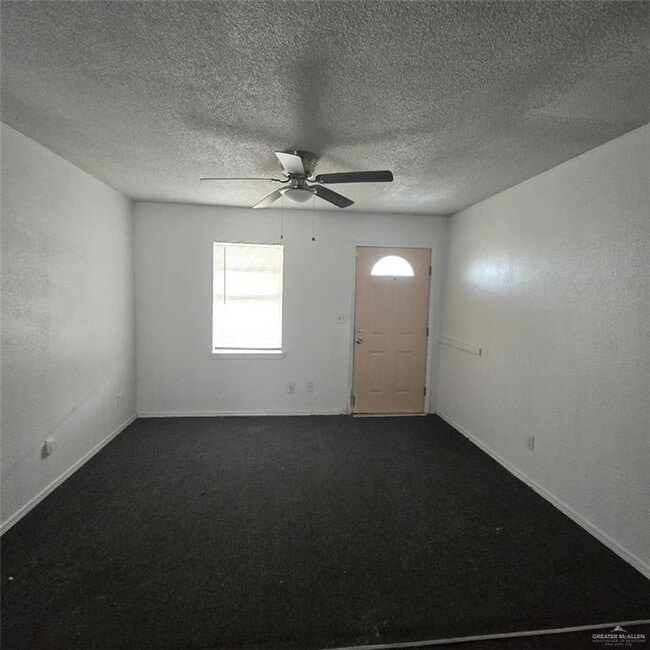 Building Photo - 9 W Roberts Ave