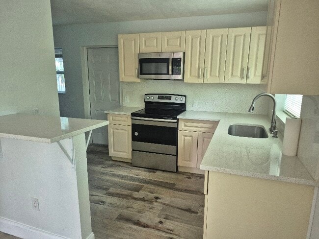 Building Photo - 3311 Broadway