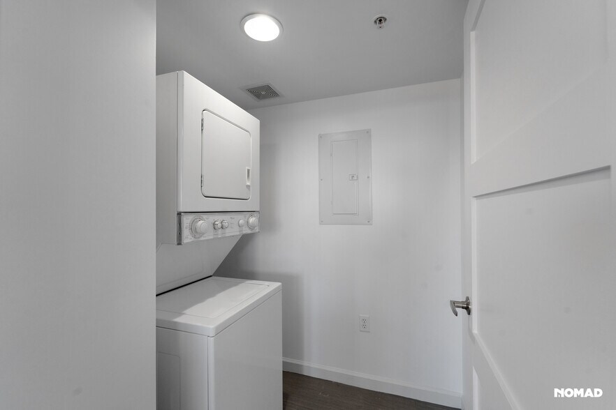 Laundry Room - 535 W Thomas Rd