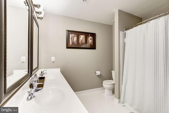 Building Photo - 12085 Trumbull Way
